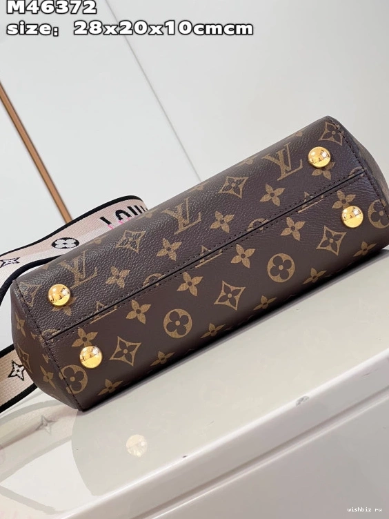 WIS LOUIS CHANELUNY BB VUITTON 0108